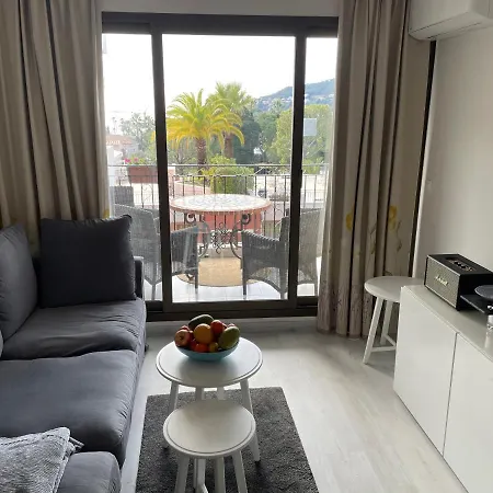 Lejlighed Nyrenoverad Laegenhet Med Havsutsikt *