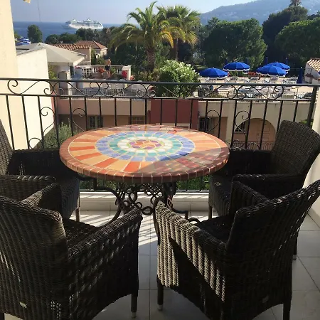 Nyrenoverad Laegenhet Med Havsutsikt