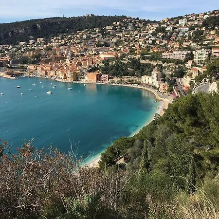 Nyrenoverad Laegenhet Med Havsutsikt Lejlighed